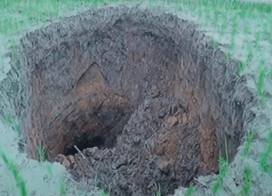 Bikin Geger Warga, Ini Penjelasan Fenomena 'Sinkhole' di Sukabumi