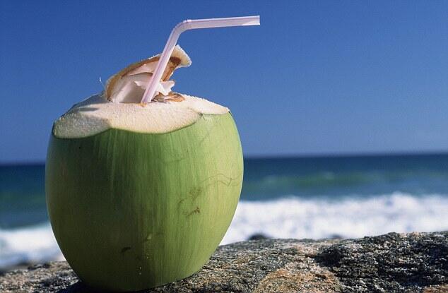 Dikenal Sehat, Ini 7 Kerugian Air Kelapa yang Gak Banyak Orang Tahu