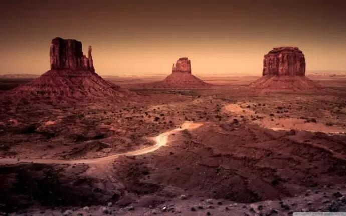 Tersembunyi Di Pegunungan Arizona.Gerbang Ini Bisa Mengantarkan Orang Ke Dunia Lain!