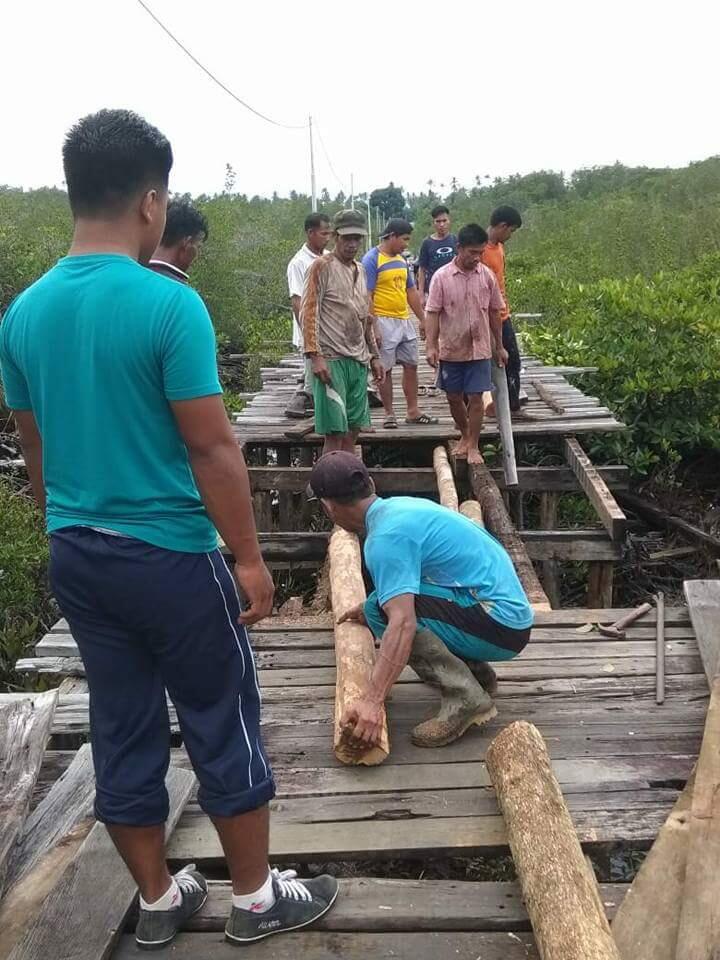 Para Pelajar Natuna Rela Meniti Jembatan Rapuh, Demi Bisa Bersekolah