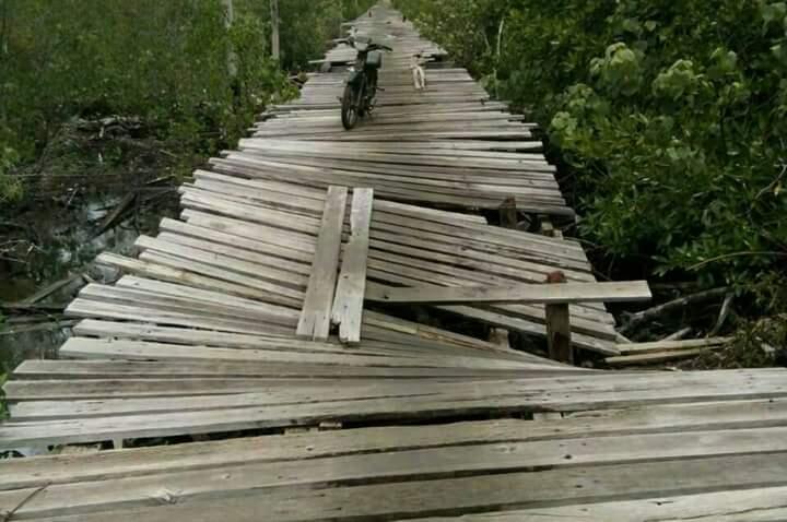 Para Pelajar Natuna Rela Meniti Jembatan Rapuh, Demi Bisa Bersekolah
