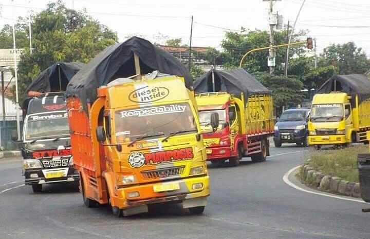 Raja Jalanan Bukan Sopir Bus Tapi Sopir Truck Muatan Cabai