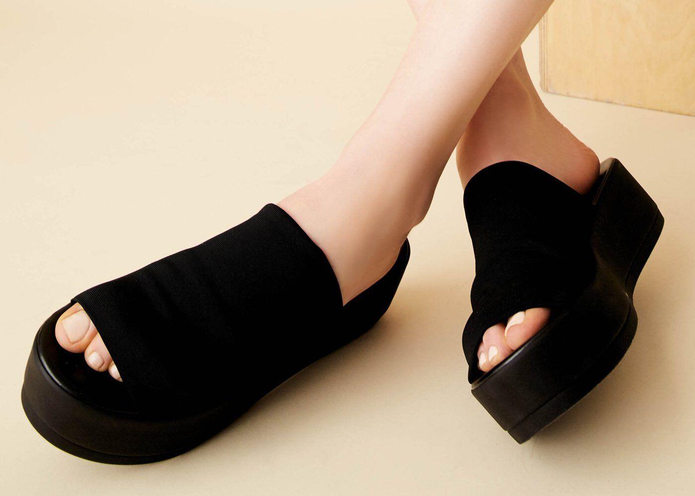 6 Sandal Tahun-90an yang Masih Hits Hingga Sekarang