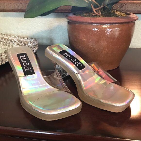 6 Sandal Tahun-90an yang Masih Hits Hingga Sekarang