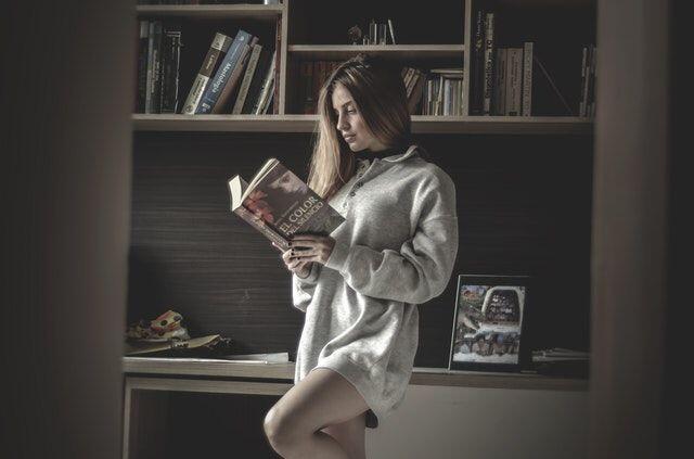 Bukan Kuper, Ini 5 Kelebihan yang Kamu Miliki Saat Jadi Anak Rumahan!
