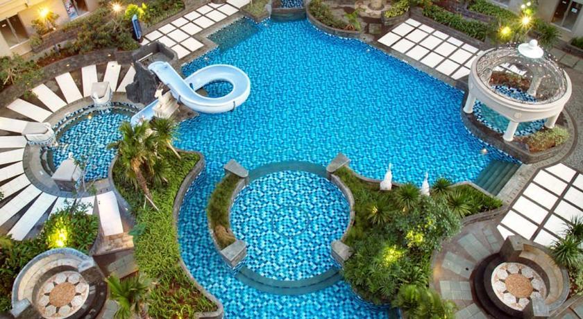 10 Hotel dengan Kolam Renang Terbaik di Jakarta, Pas untuk Staycation