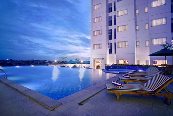 10 Hotel dengan Kolam Renang Terbaik di Jakarta, Pas untuk Staycation