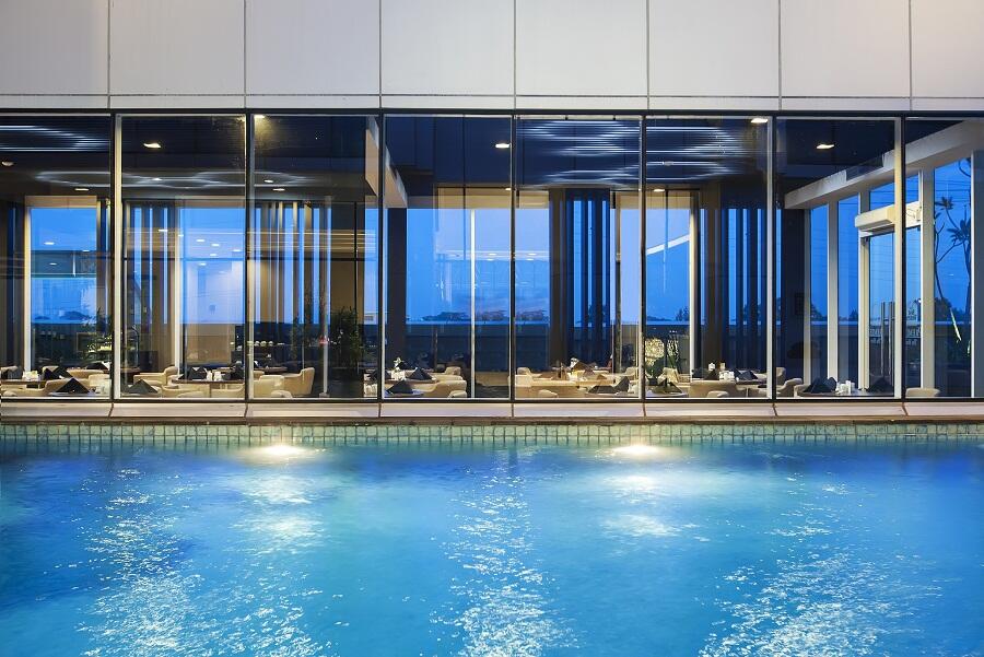 10 Hotel dengan Kolam Renang Terbaik di Jakarta, Pas untuk Staycation