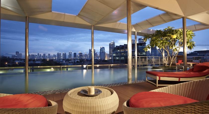 10 Hotel dengan Kolam Renang Terbaik di Jakarta, Pas untuk Staycation