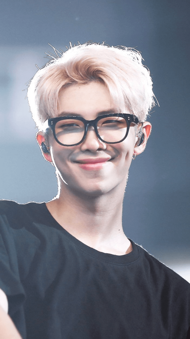 Genap 24 Tahun, 10 Transformasi RM BTS yang Makin Boyfriend Material