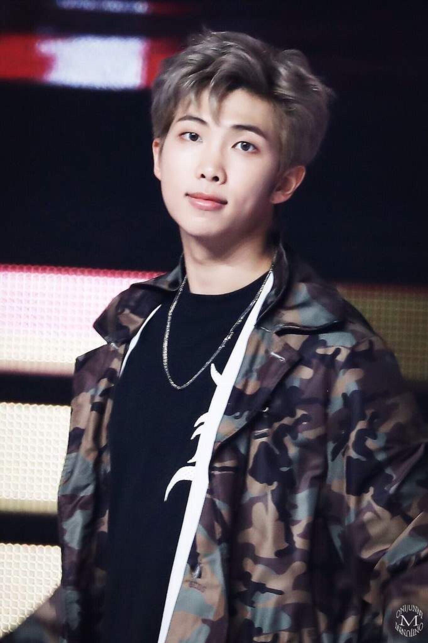Genap 24 Tahun, 10 Transformasi RM BTS yang Makin Boyfriend Material
