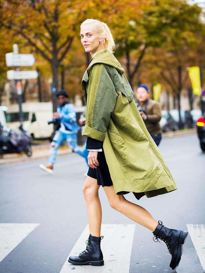 8 Ide Padu Padan Jaket Parka untuk Gaya Kekinian saat Musim Hujan