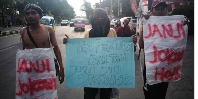 Berjalan ke Istana, Tiga Pemuda Banten Tagih Janji Jokowi