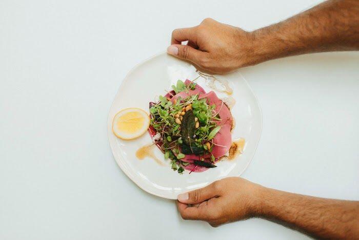 Sering Makan di Luar? Ini 5 Tips Agar Tubuhmu Tetap Sehat