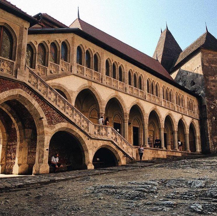 12 Potret Indah Lokasi Syuting Film "The Nun", Jauh dari Kata Seram!