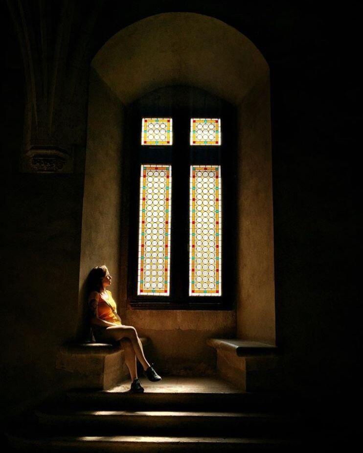 12 Potret Indah Lokasi Syuting Film "The Nun", Jauh dari Kata Seram!