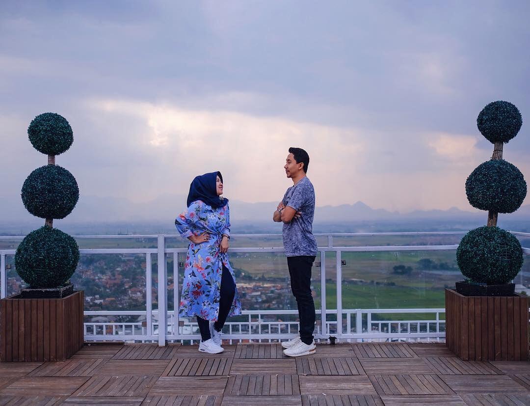 Style Serly Virgiola, Istri Raden Rauf yang Gaya Liburannya Kece Abis