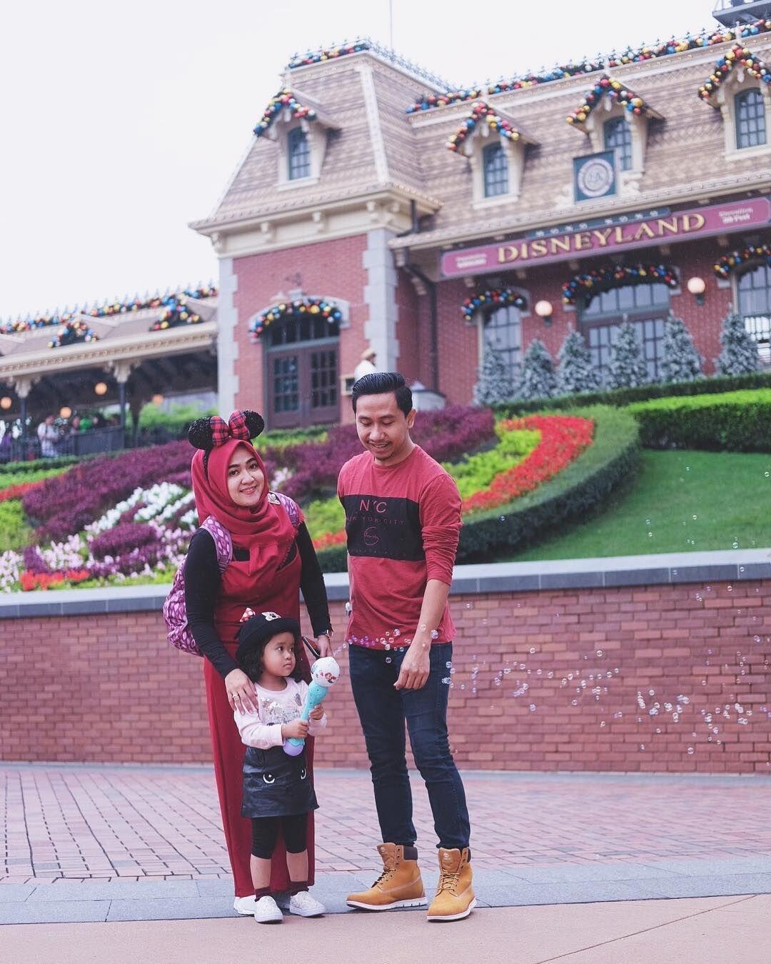 Style Serly Virgiola, Istri Raden Rauf yang Gaya Liburannya Kece Abis
