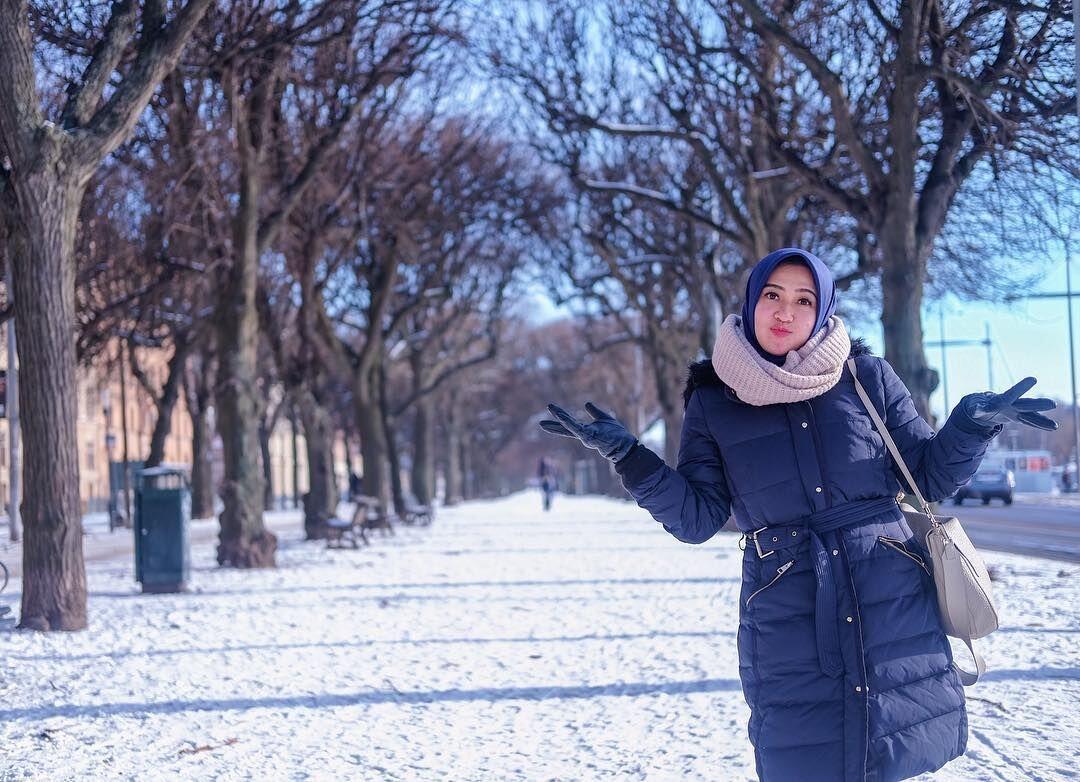Style Serly Virgiola, Istri Raden Rauf yang Gaya Liburannya Kece Abis