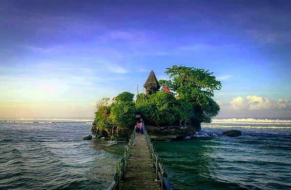 10 Destinasi Ini Punya Mitos Gak Boleh Bawa Pasangan, Berani Coba?