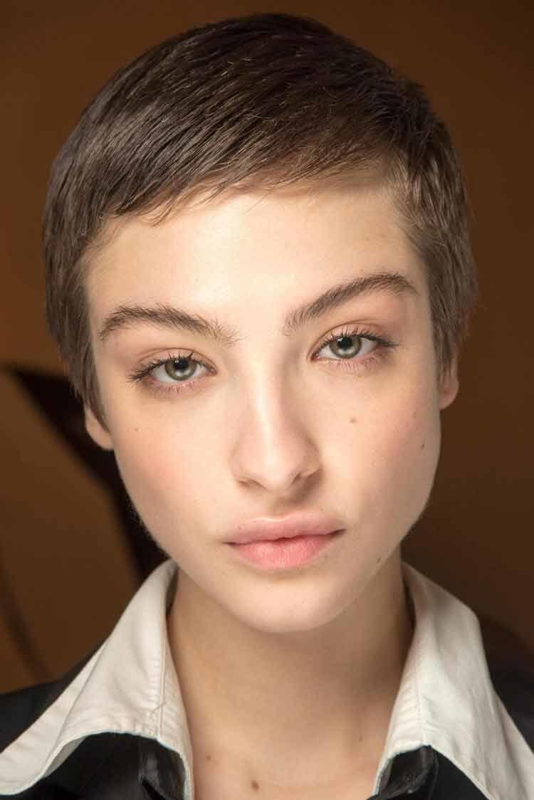 10 Tren Model Rambut Pendek 2018, Bikin Cewek Terlihat Menggemaskan!
