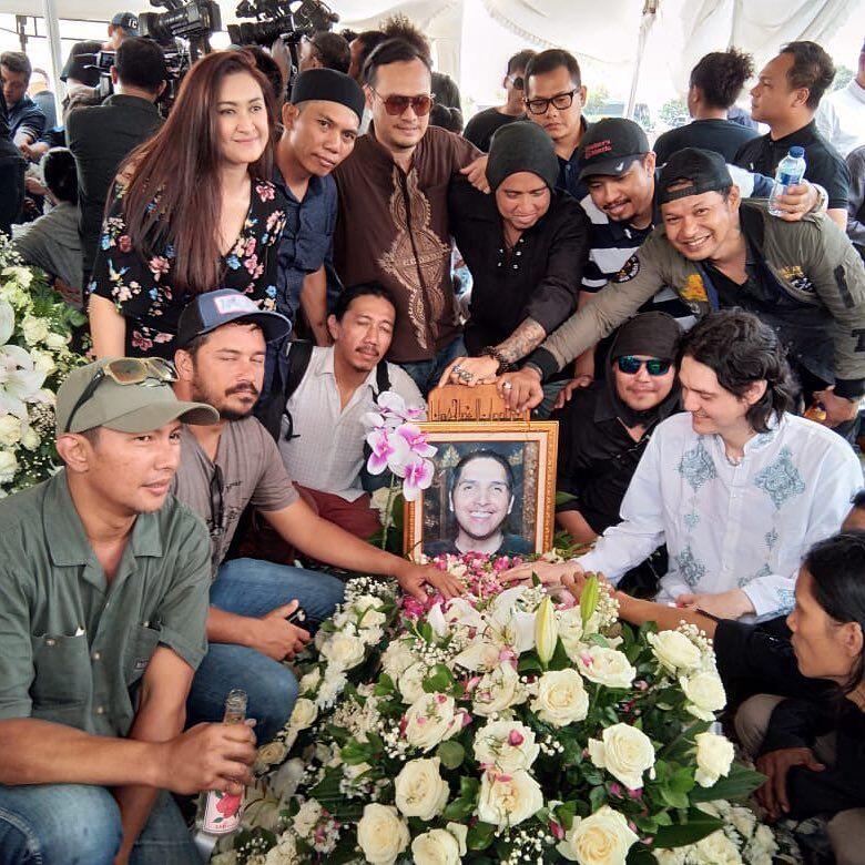 Dikabarkan Terkena Kasus Narkoba, 10 Potret Ozzy Putra Ahmad Albar