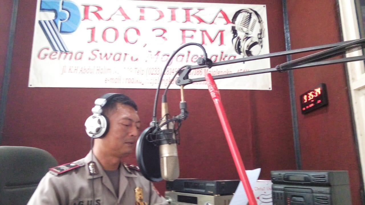 Jelang Pileg Dan Pilpres 2019,Kanit Binmas Berikan Himbauan Lewat Radio