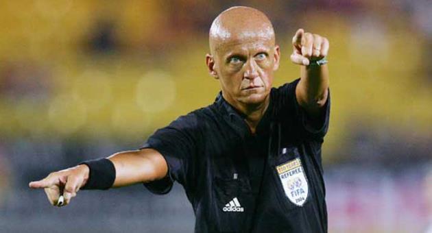 Gaya Galak Pierluigi Collina, Agan Teringat Apanya?