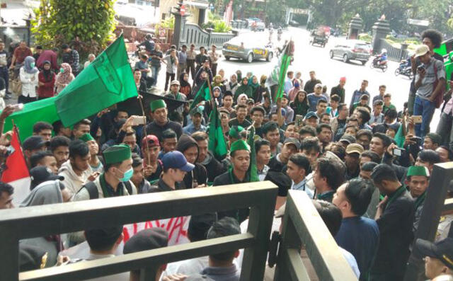 Demo Mahasiswa di Malang Tuntut Menteri Agama Dicopot