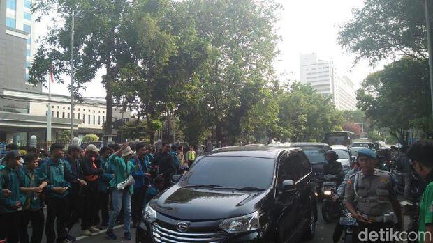 BEM SI Gelar Aksi Bela Rupiah di Kantor Kemenkeu 🔥