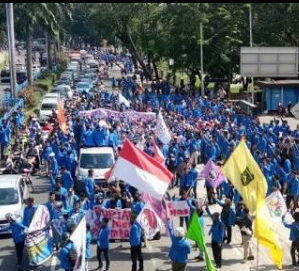 MAHASISWA MULAI BANGKIT KEMBALI
