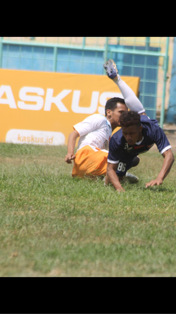 Mengapa permainan sepakbola terbilang kasar ?