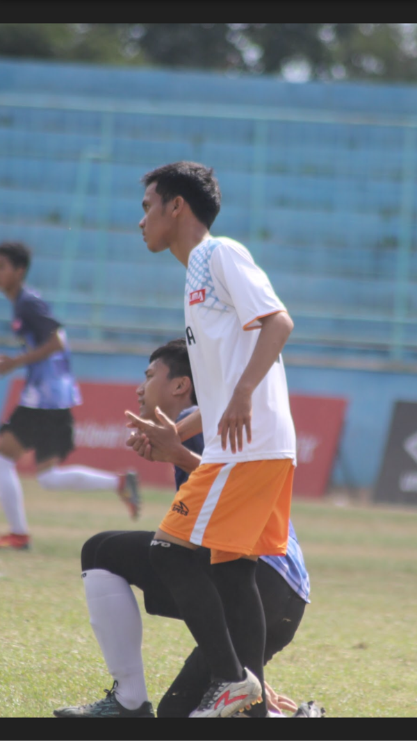 Menolong atau ditolong ?? UNIDA vs UM