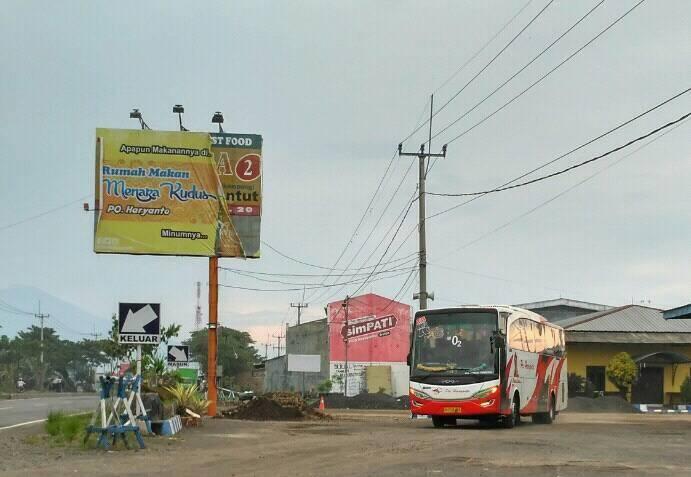 Rumah Makan Ini jadi Tempat Servis Makan Favorit Penumpang Bus AKAP