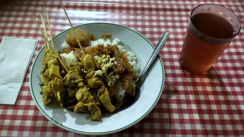 Rumah Makan Ini jadi Tempat Servis Makan Favorit Penumpang Bus AKAP