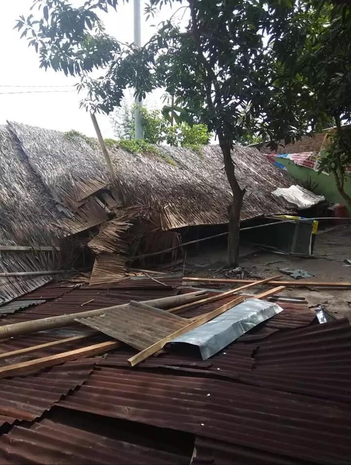 Dituduh Beli Sepatu Curian: Ibu Diarak dan Ditelanjangi, Anaknya Ditonjok