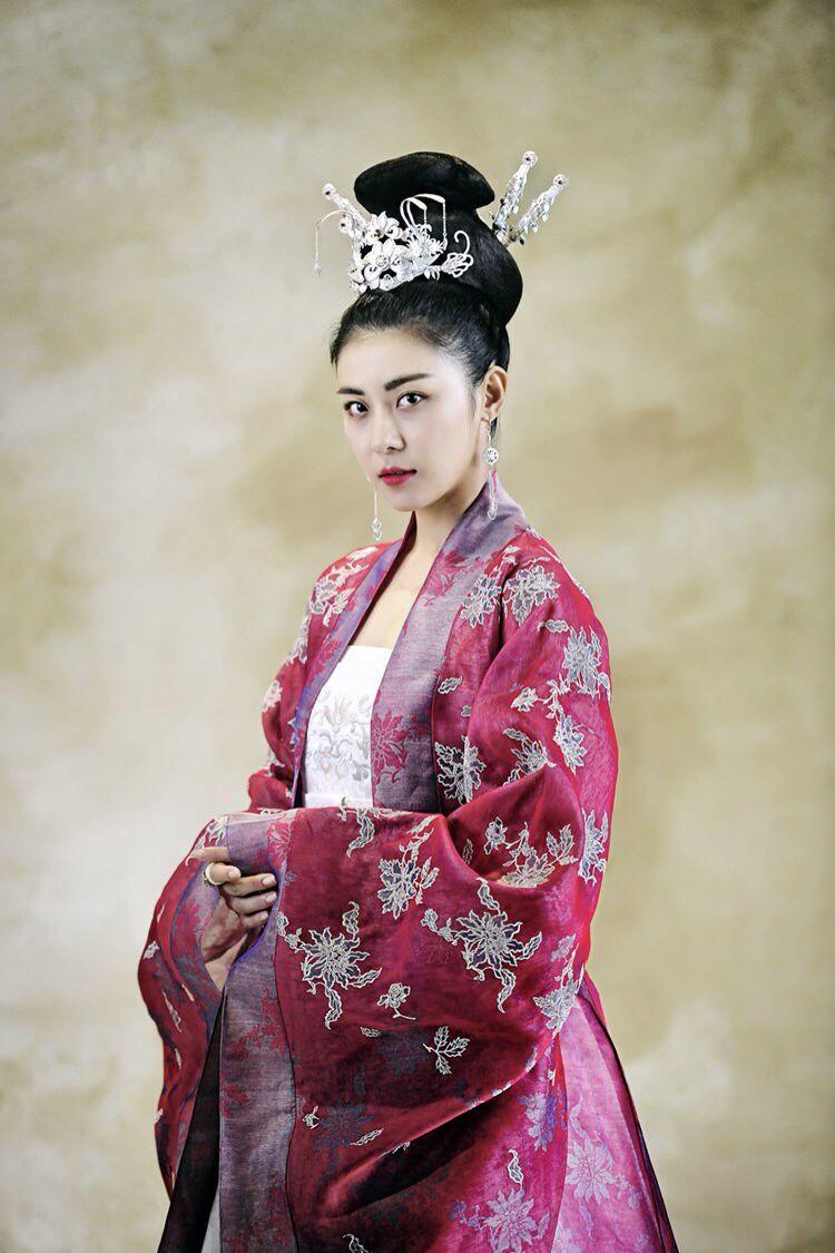 Gak Cuma Wanita Karier, 6 Aktris Ini Sukses Perankan Ratu di KDrama