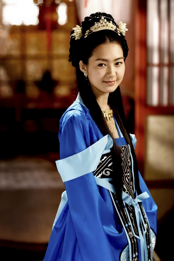 Gak Cuma Wanita Karier, 6 Aktris Ini Sukses Perankan Ratu di KDrama