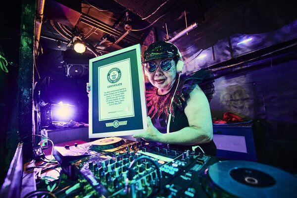 15 Orang Ini Cetak Rekor Nyeleneh di Guinness World Record