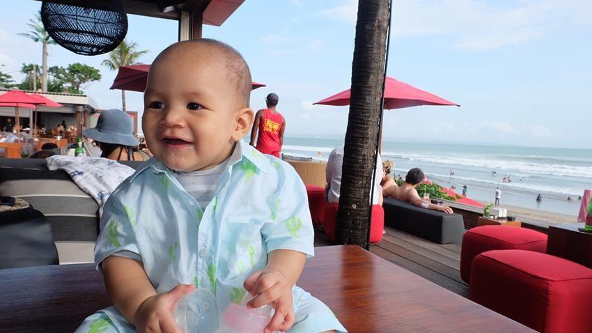 10 Bayi Artis Berwajah Bule Ini Gemesnya Maksimal, Imut Parah!