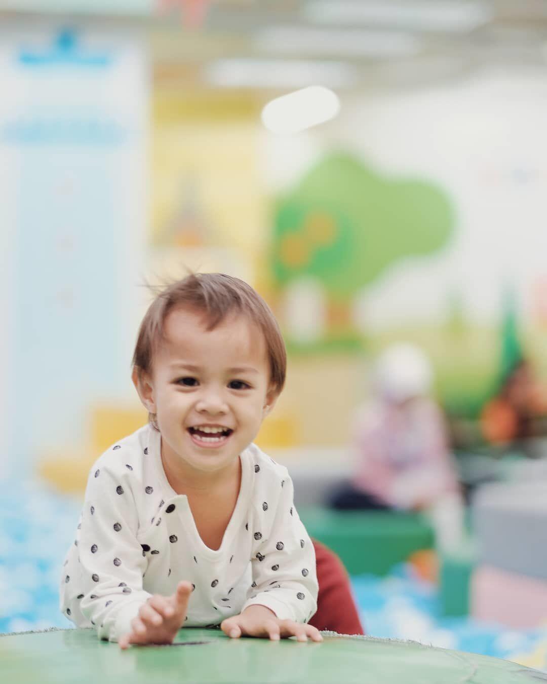 10 Bayi Artis Berwajah Bule Ini Gemesnya Maksimal, Imut Parah!
