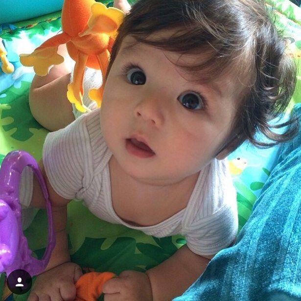 10 Bayi Artis Berwajah Bule Ini Gemesnya Maksimal, Imut Parah!