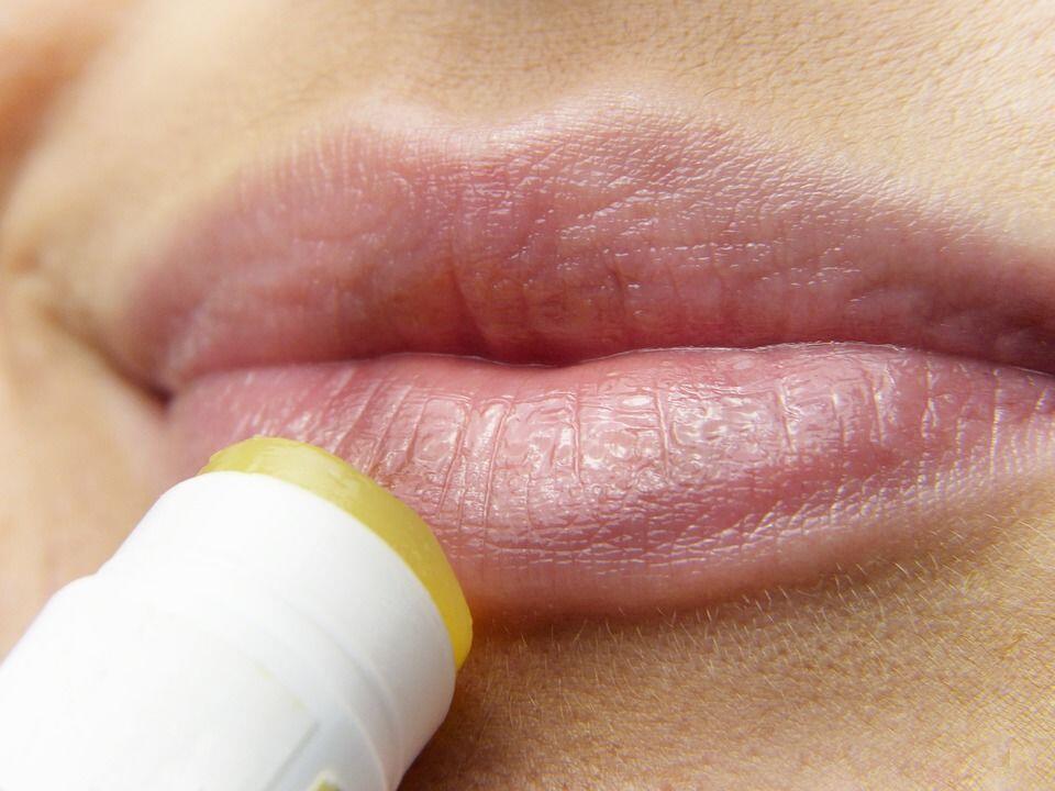 8 Perawatan Kecantikan dengan Kapsul Vitamin E, Bisa dari Rumah!