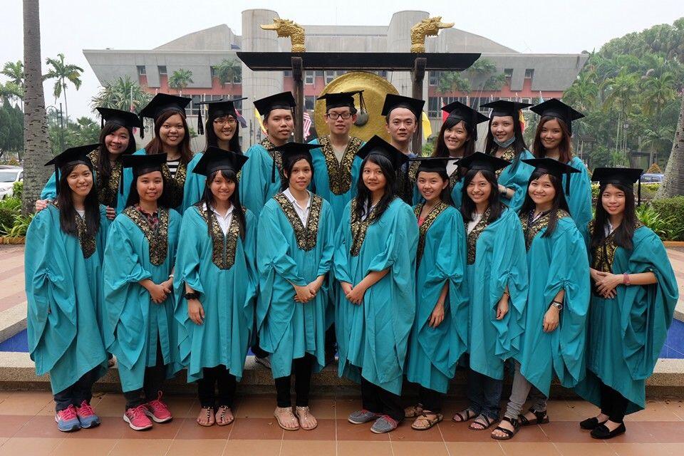 10 Toga Wisuda Paling Unik dari Berbagai Universitas di Dunia!
