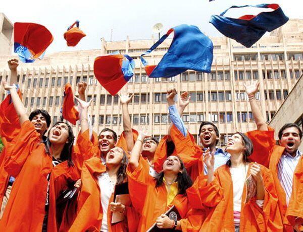 10 Toga Wisuda Paling Unik dari Berbagai Universitas di Dunia!