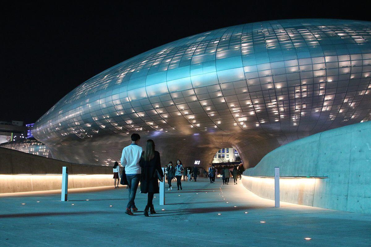 12 Potret Keren Dongdaemun, Tempat Blusukan Jokowi di Korea Selatan