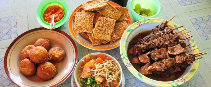 11 Makanan Kaki Lima Paling Hits di Semarang, Wajib Dicicipi!