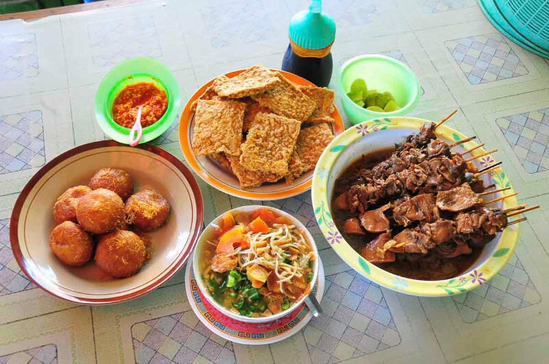11 Makanan Kaki Lima Paling Hits di Semarang, Wajib Dicicipi!