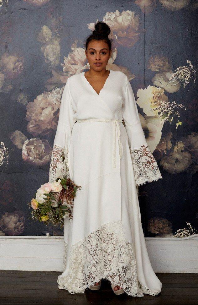 10 Inspirasi Wedding Dress Anggun untuk Cewek Bertubuh Plus, Menawan!
