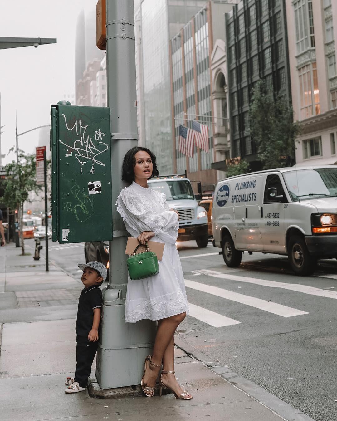 10 Gaya Cetar Andien di New York bak Masih Remaja!